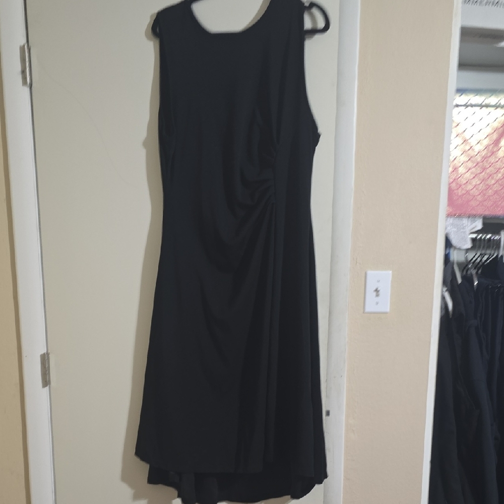Chic Black Sleeveless Midi Dress